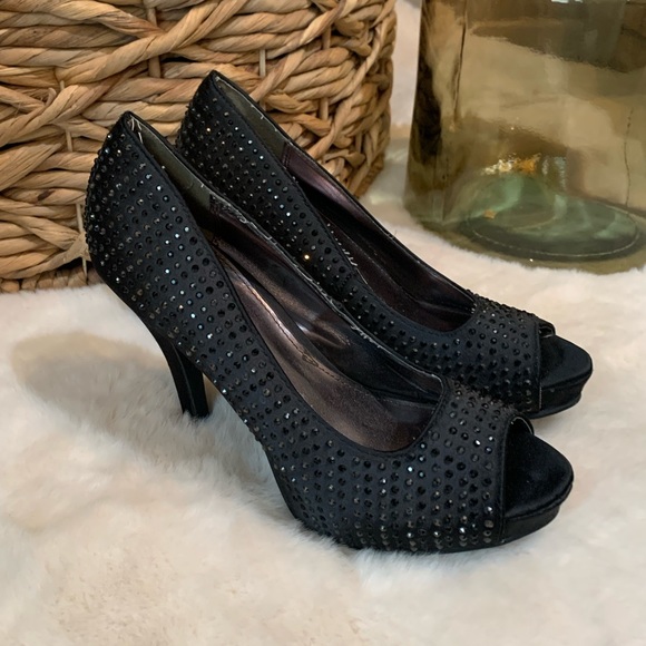 Heels - Picture 2 of 4